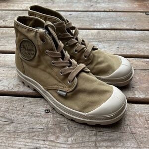 Palladium Pampa Hi Unisex Boots. M7/W8